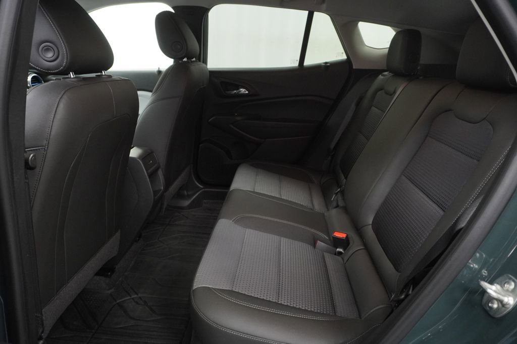 Used 2025 Chevrolet Trax LT w/ LT Convenience Package FWD image 20