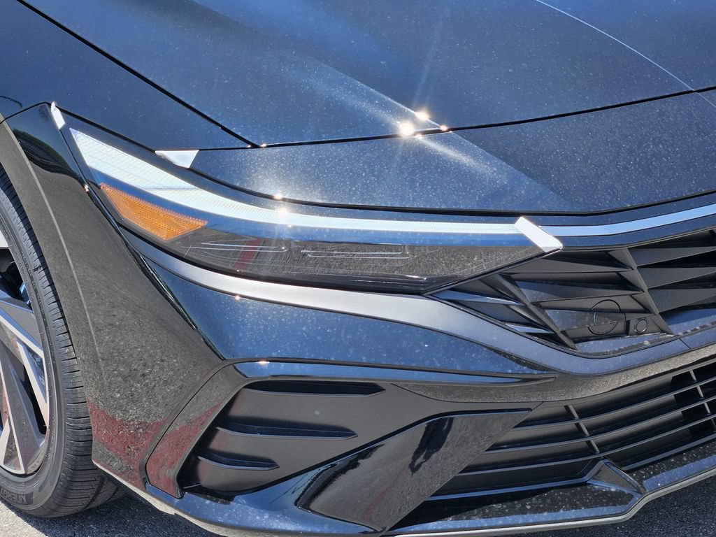 New 2026 Hyundai Elantra Limited FWD image 8