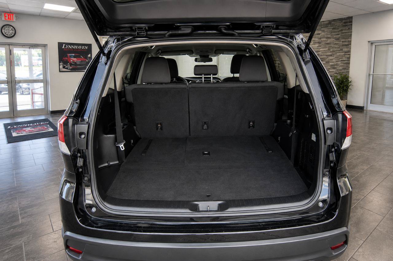 Used 2019 Toyota Highlander LE FWD image 14