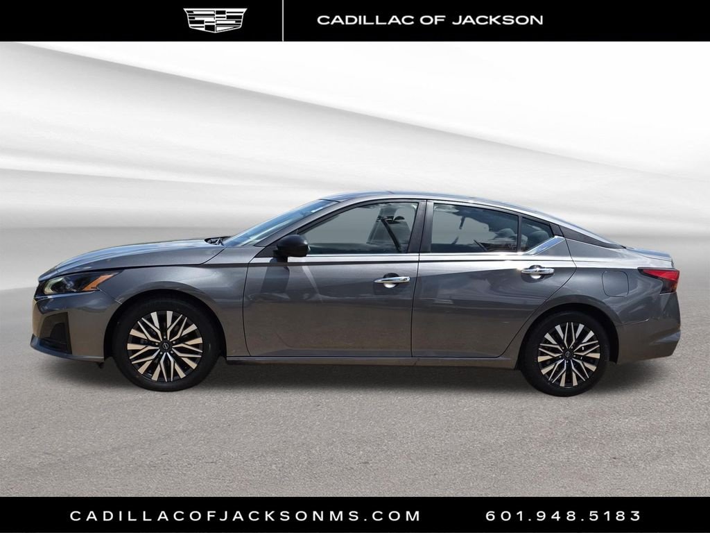 Used 2025 Nissan Altima 2.5 SV FWD image 8