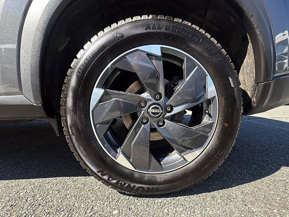 Certified 2025 Nissan Rogue SV AWD/4WD image 11