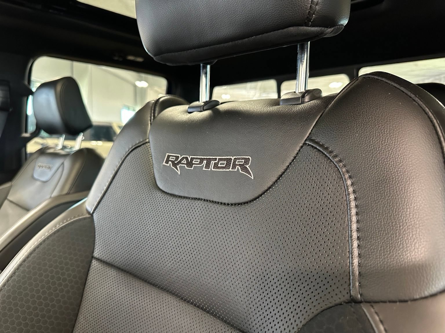 Used 2019 Ford F150 Raptor w/ Equipment Group 802A Luxury AWD/4WD image 15