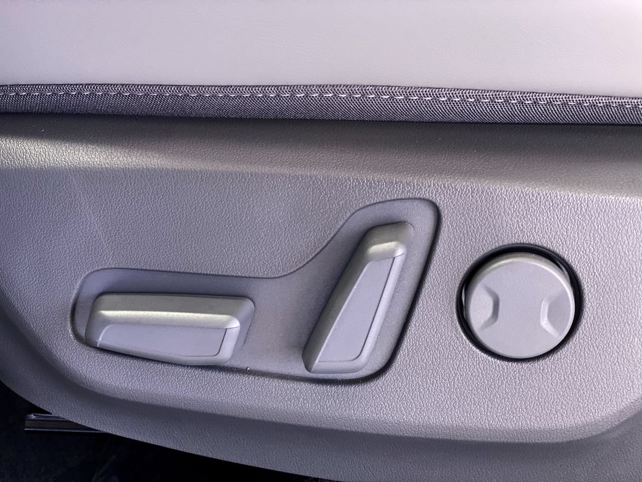 New 2027 Kia EV3 Wind FWD image 17