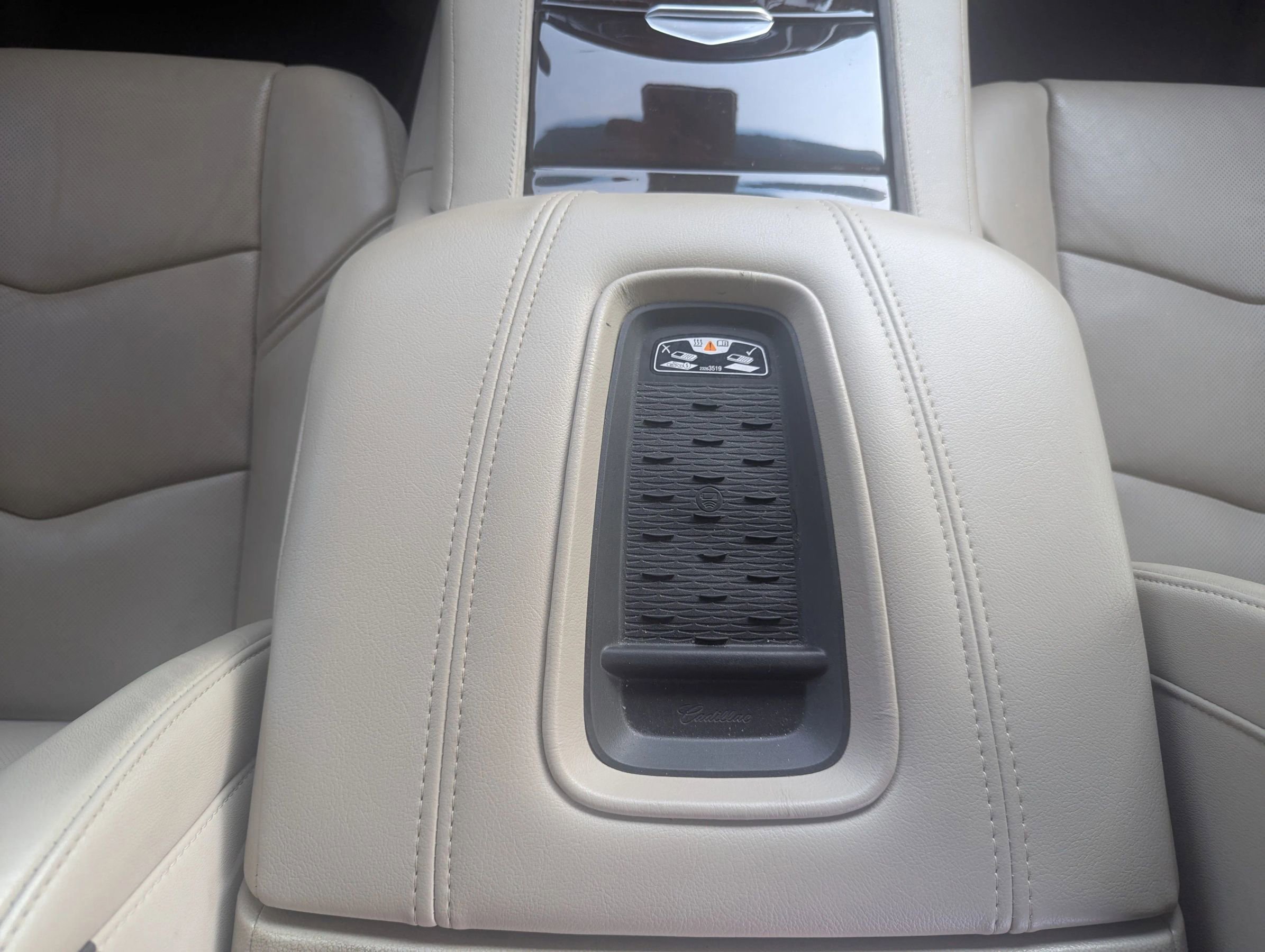 Used 2017 Cadillac Escalade Luxury image 17