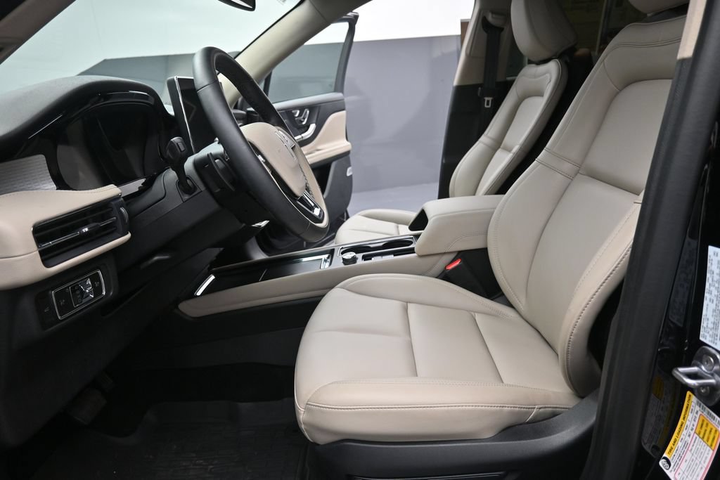 Used 2025 Lincoln Corsair AWD image 10