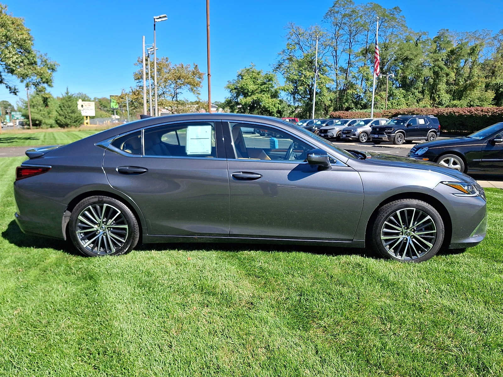 Used 2022 Lexus ES 350 w/ Premium Package FWD image 7