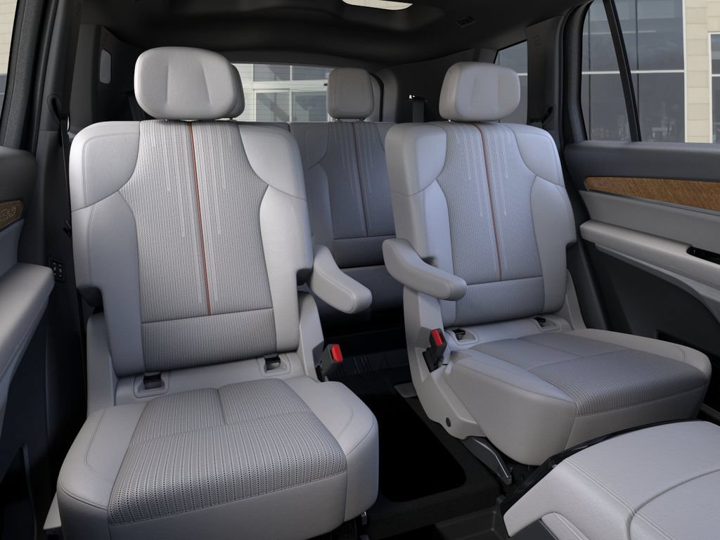 New 2027 Cadillac Vistiq Sport w/ LPO, Floor Liner Package AWD/4WD image 17