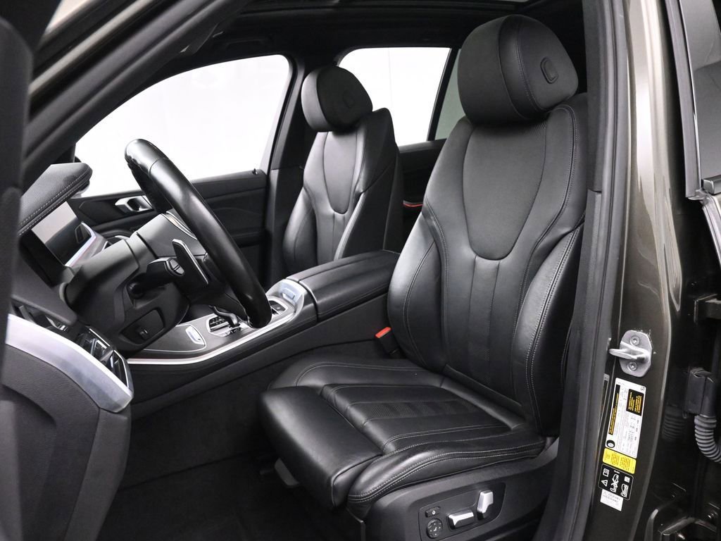 Used 2022 BMW X5 xDrive40i w/ M Sport Package image 16