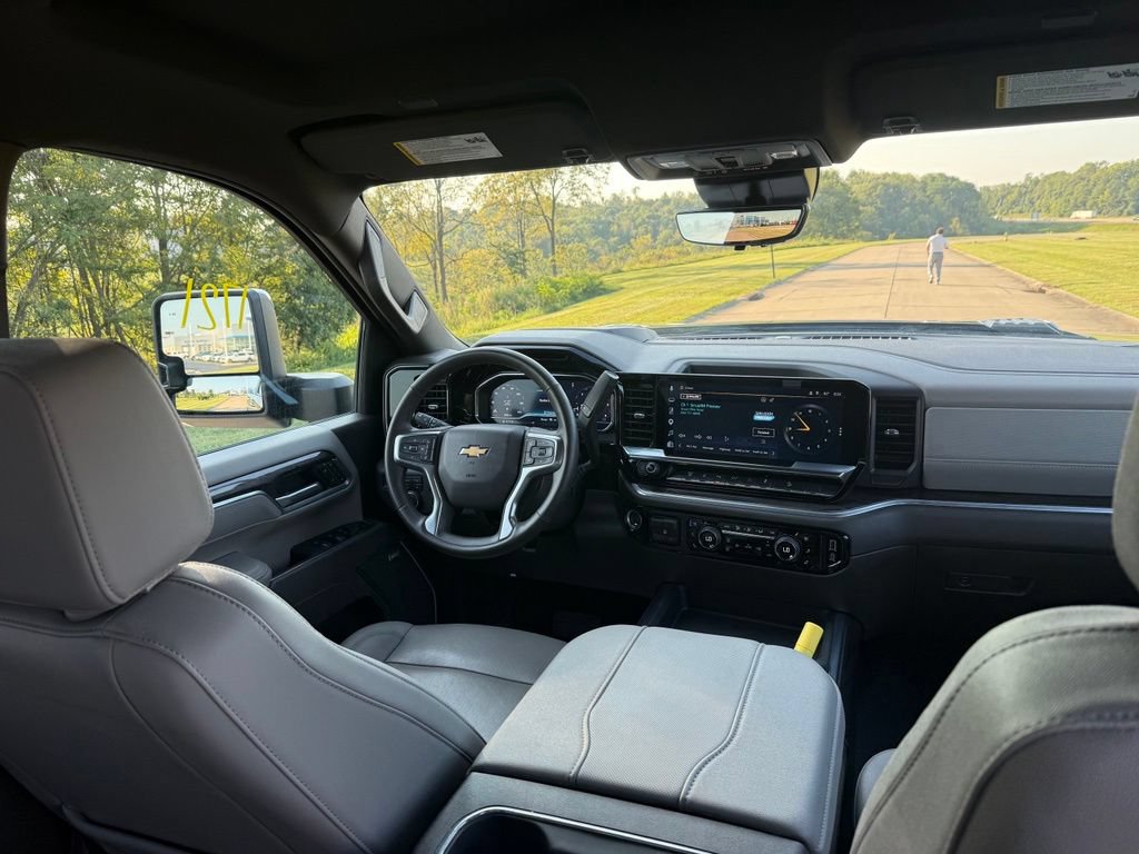 Used 2025 Chevrolet Silverado 2500 LTZ w/ LTZ Convenience Package AWD/4WD image 25