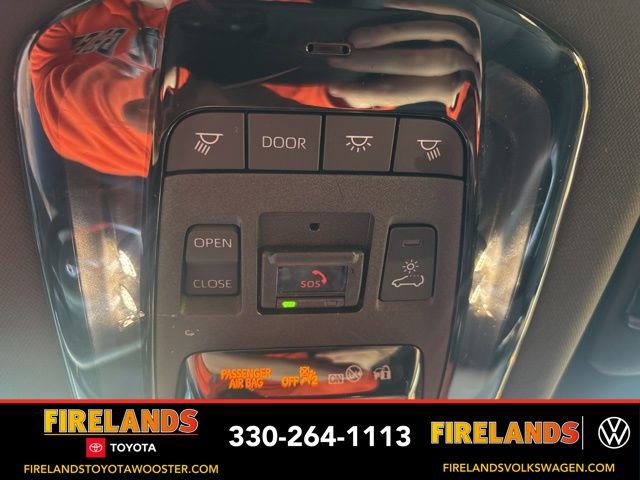 Used 2023 Toyota Venza Limited image 28