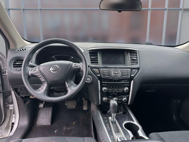 Used 2019 Nissan Pathfinder S image 17
