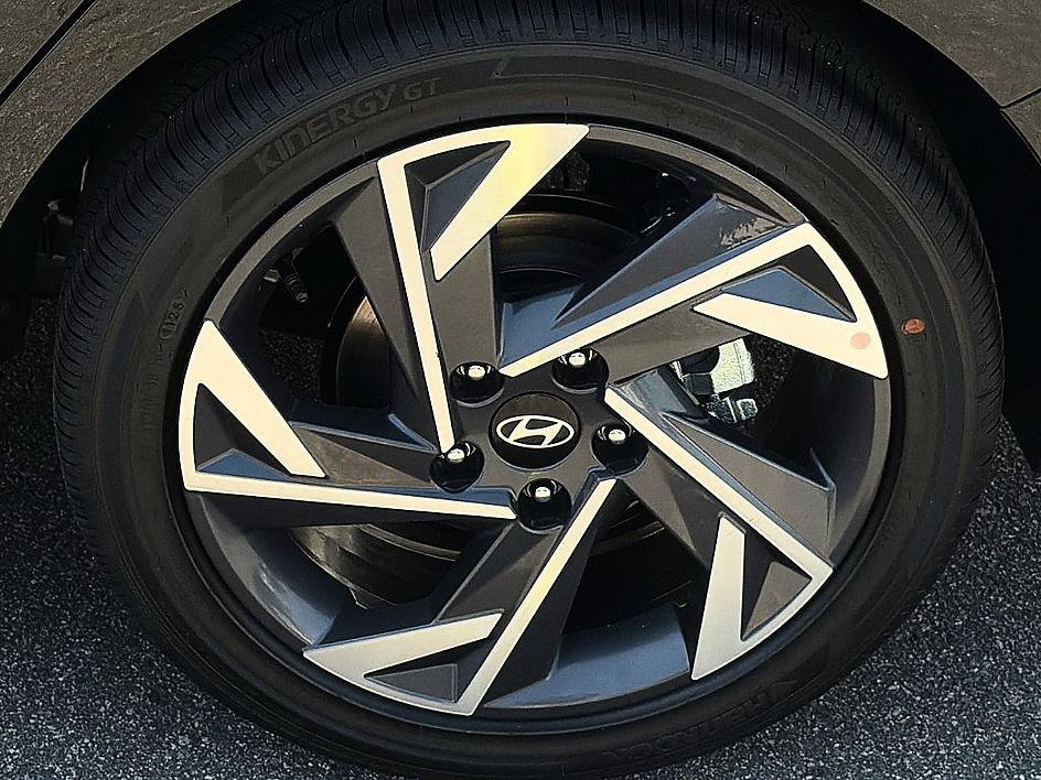 New 2026 Hyundai Elantra Limited FWD image 5