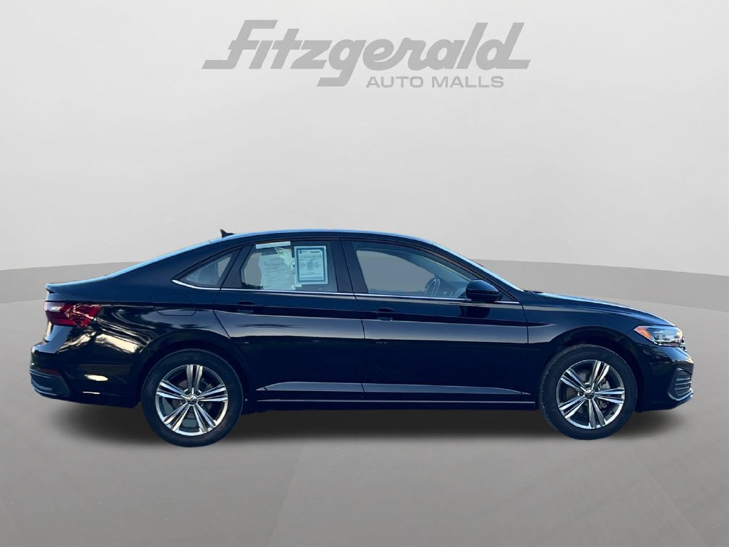 Used 2024 Volkswagen Jetta SE FWD image 3
