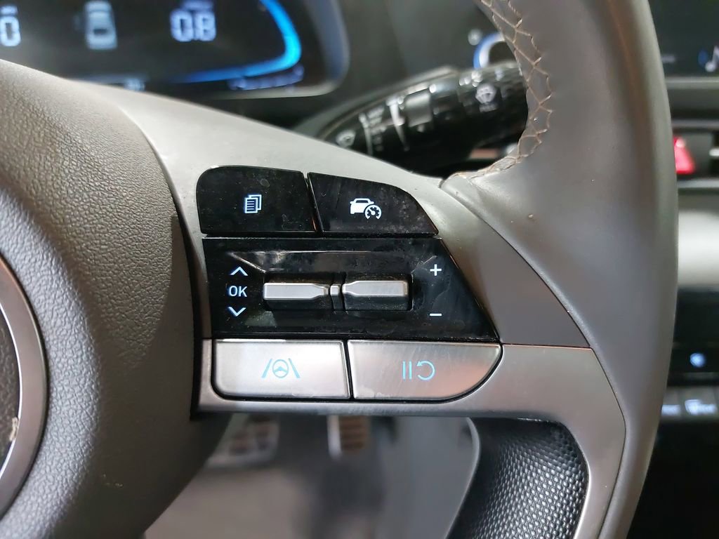 Used 2025 Hyundai Elantra Sport FWD image 17