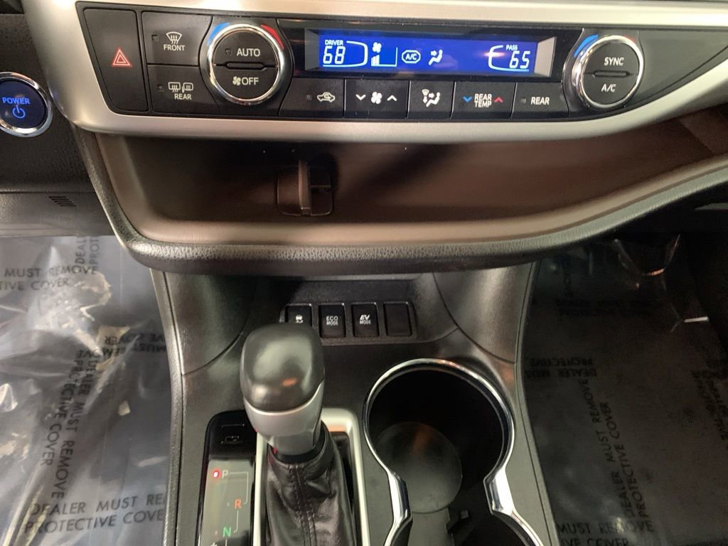 Used 2019 Toyota Highlander XLE AWD/4WD image 25
