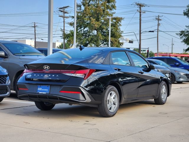 Certified 2026 Hyundai Elantra SE FWD image 3