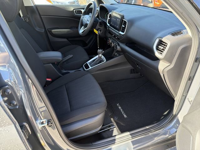 Used 2024 Hyundai Venue SE image 13