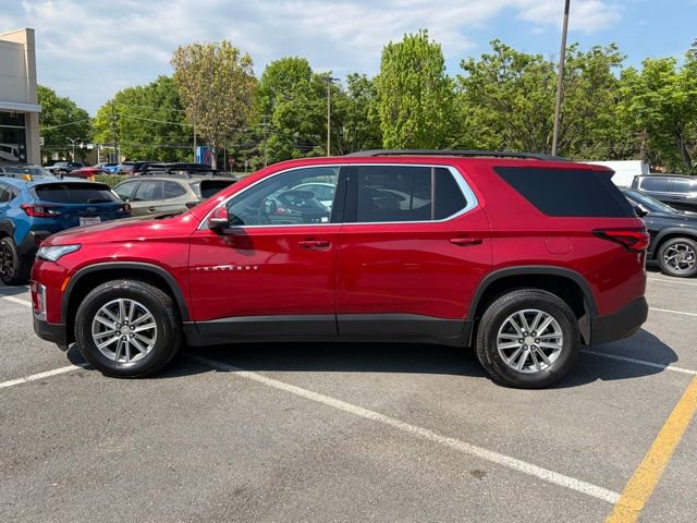 Used 2023 Chevrolet Traverse LT FWD image 2