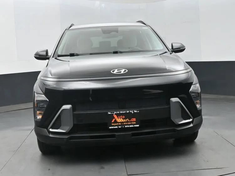 Used 2025 Hyundai Kona SEL FWD image 3