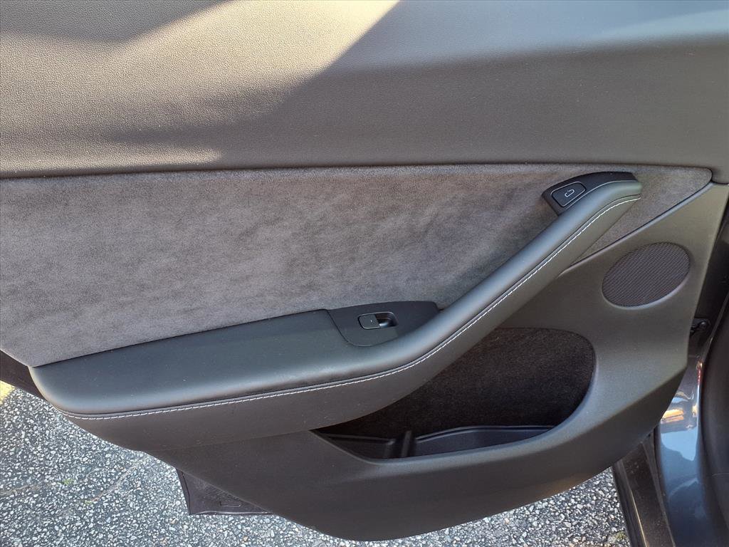 Used 2023 Tesla Model Y 2WD image 14