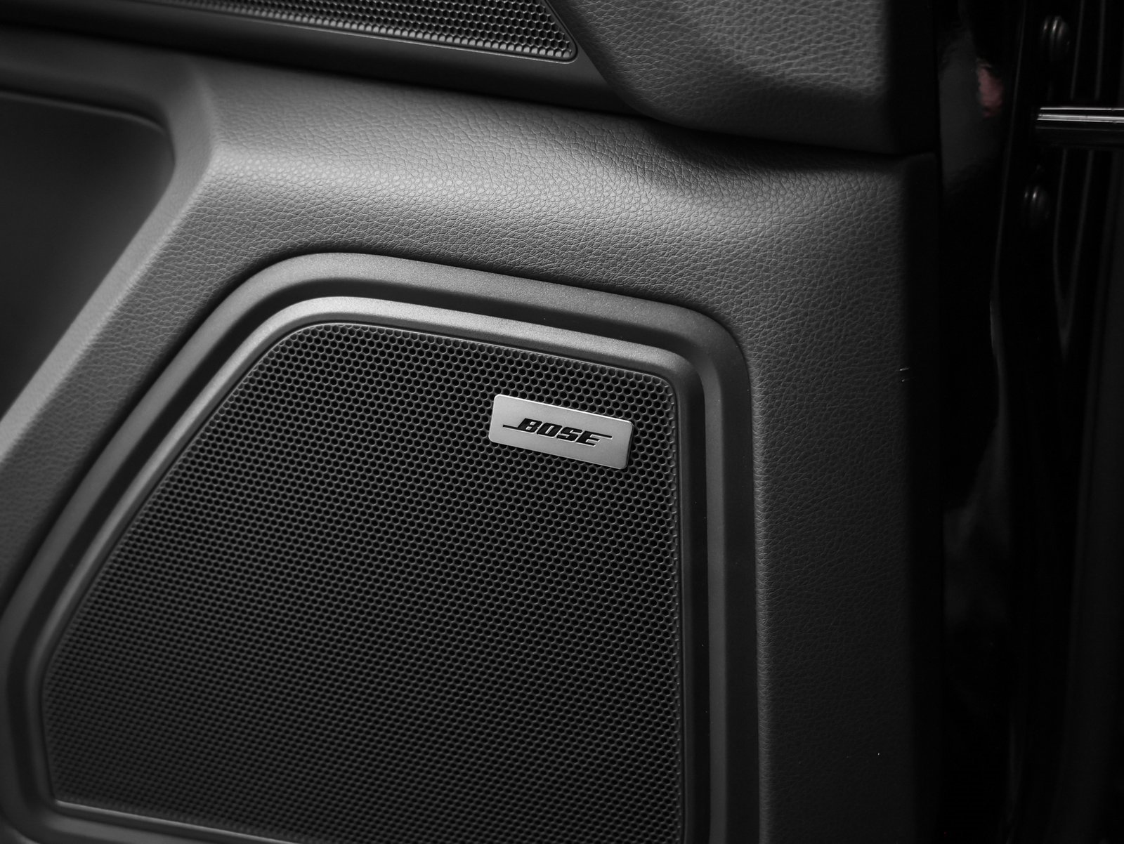 Used 2025 Porsche Macan image 38