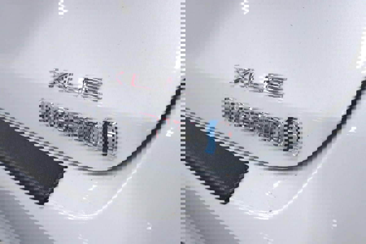 Used 2021 Toyota Avalon XLE w/ Moonroof Package image 30