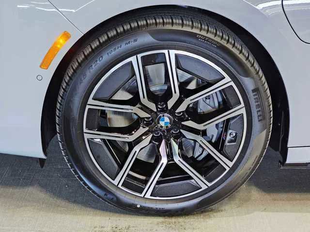 Certified 2025 BMW 750e xDrive w/ Executive Package AWD/4WD image 8
