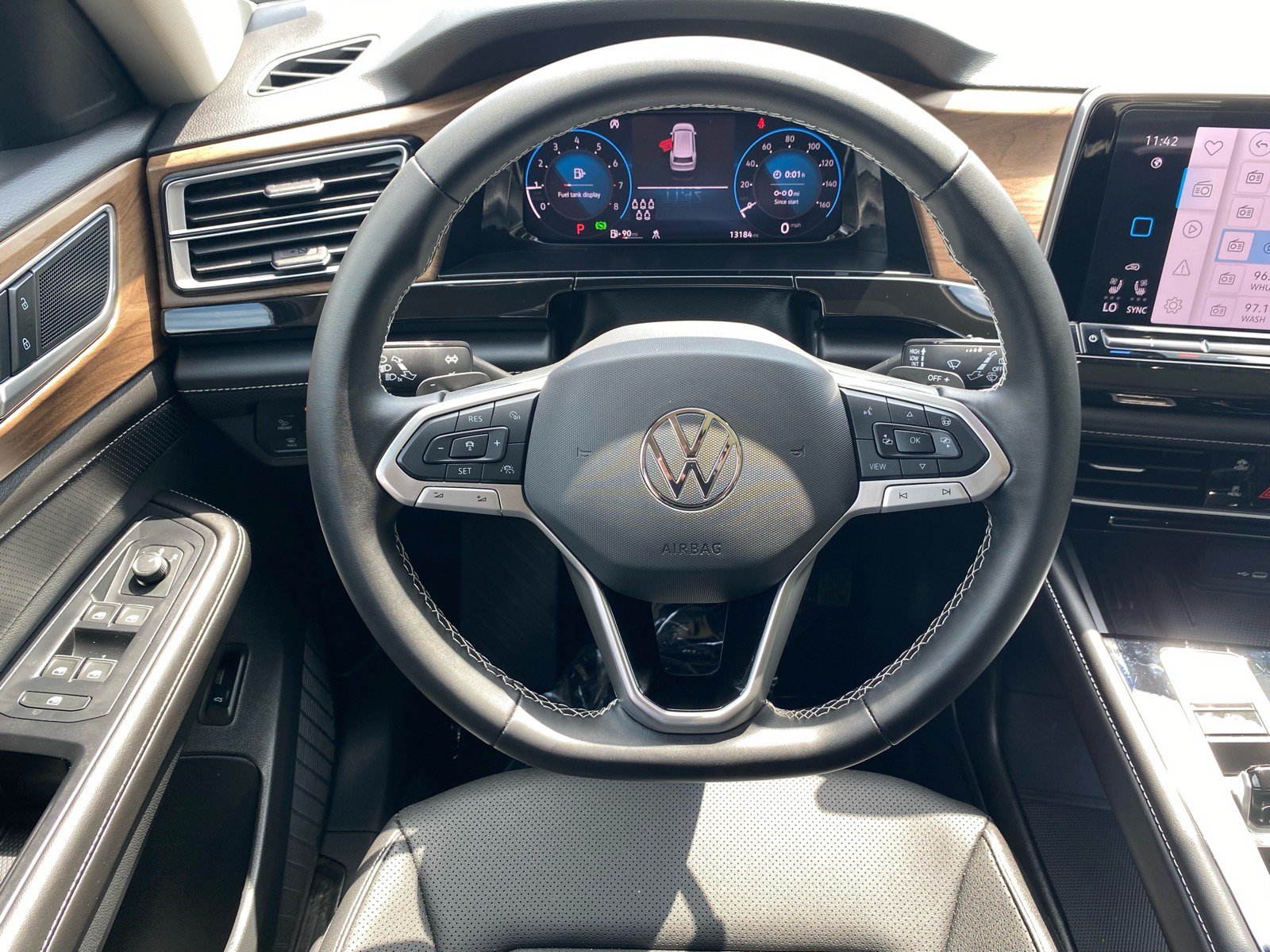 Certified 2026 Volkswagen Atlas SE w/ Panoramic Sunroof Package AWD/4WD image 6