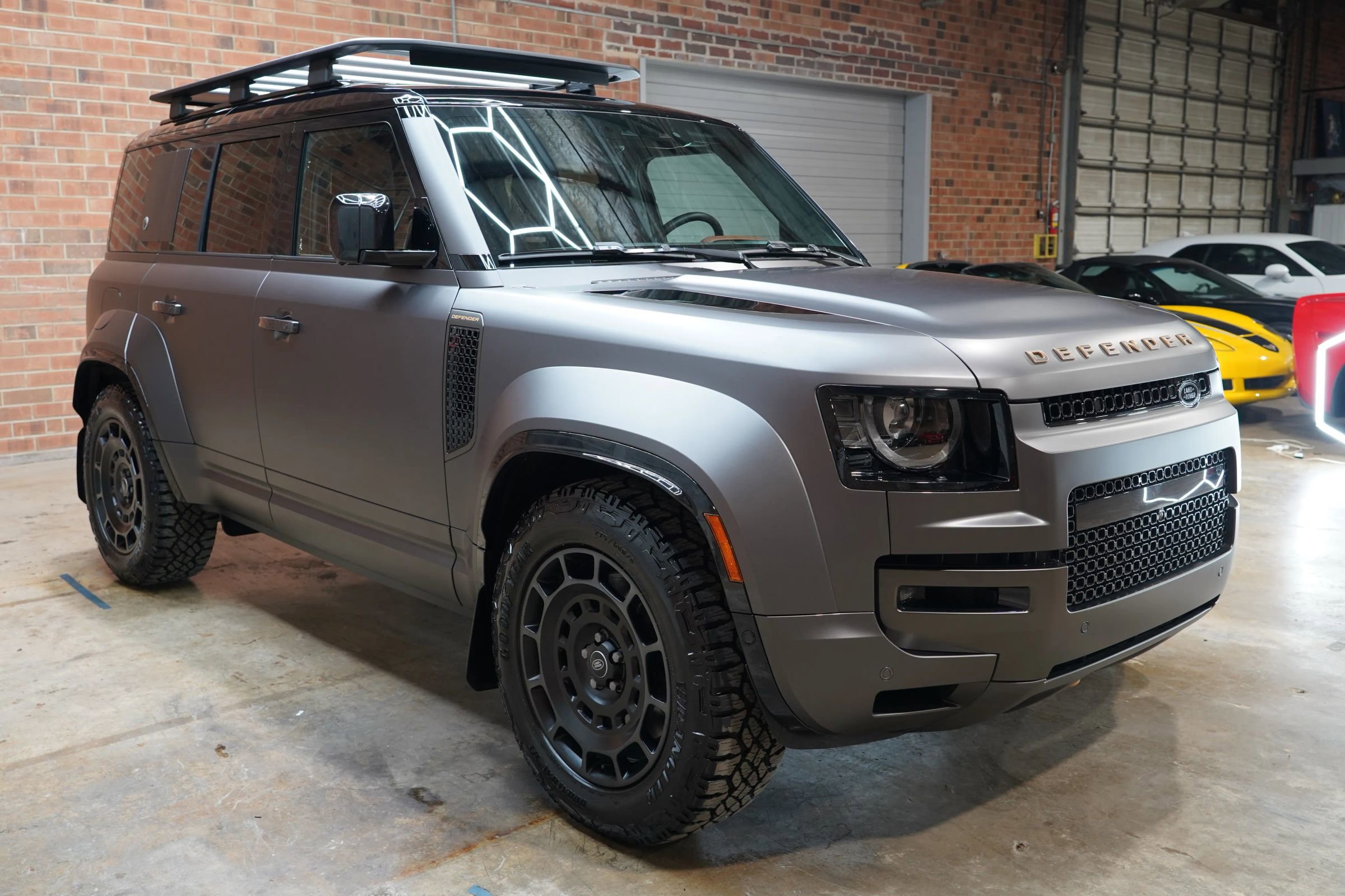 Used 2025 Land Rover Defender 110 image 4