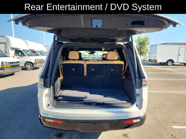 Used 2022 Jeep Grand Wagoneer Series III AWD/4WD image 37