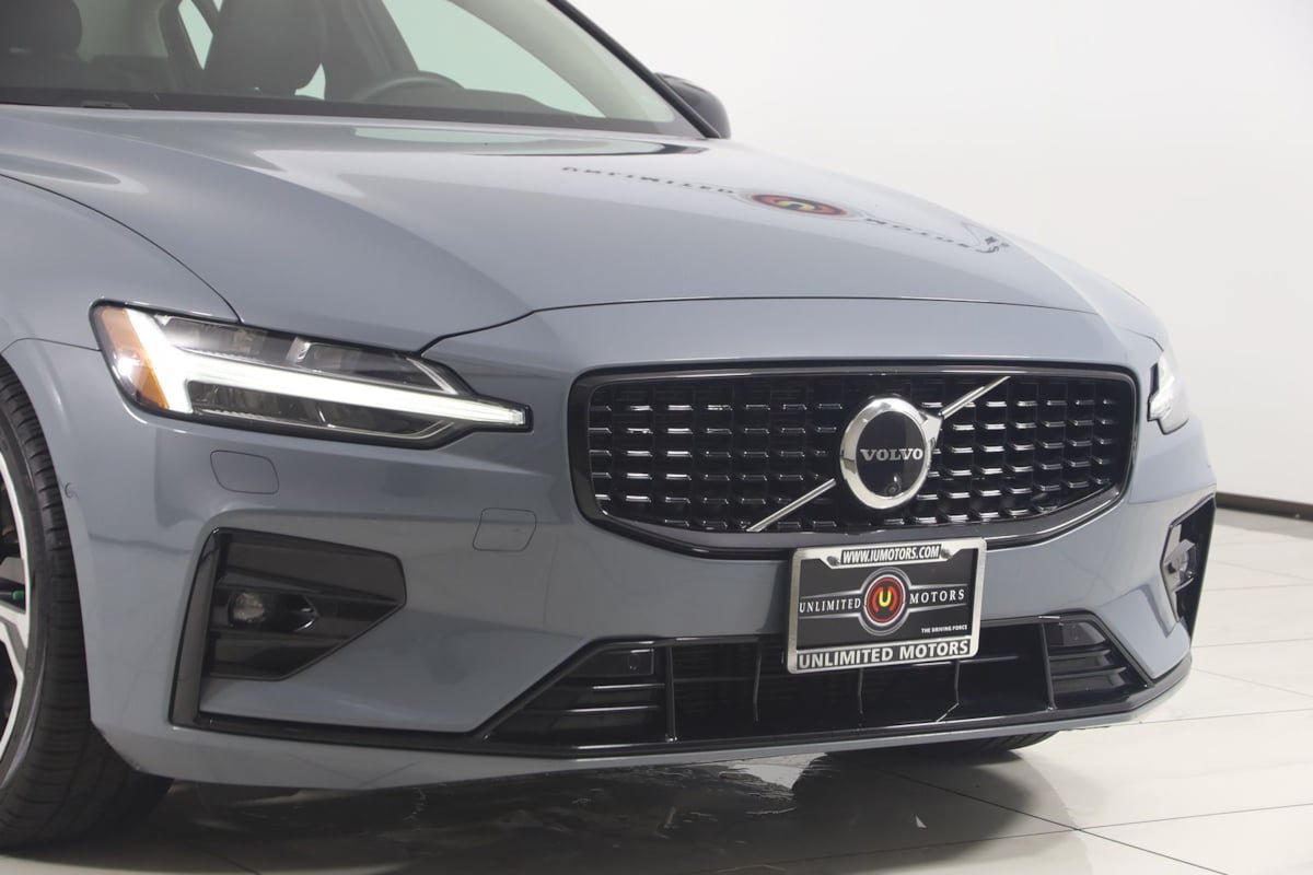 Used 2023 Volvo S60 B5 Plus AWD/4WD image 38