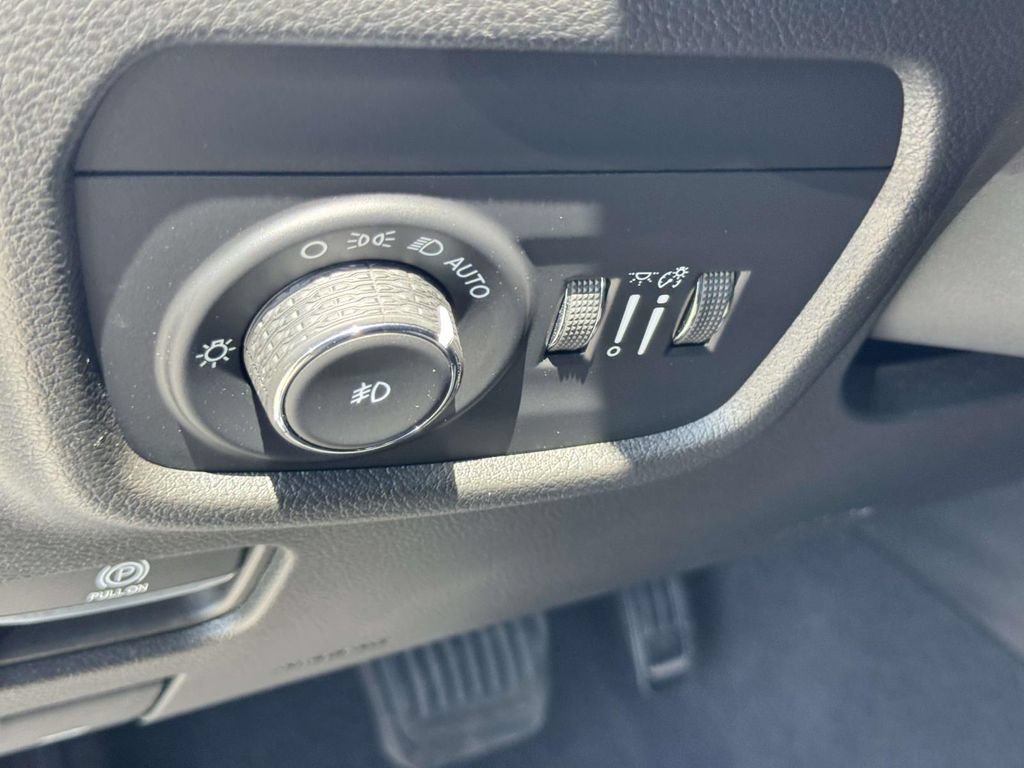Used 2022 Jeep Grand Cherokee Overland AWD/4WD image 17