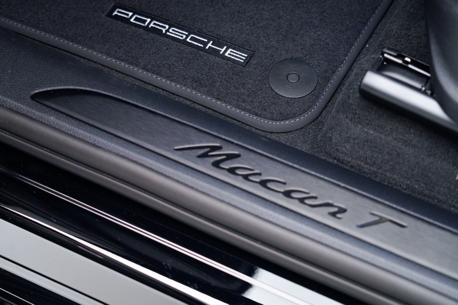 New 2026 Porsche Macan Turbo image 15