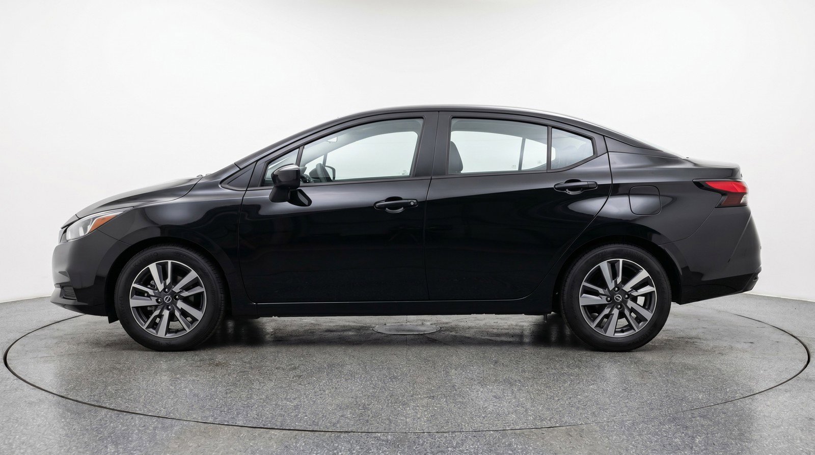 Used 2025 Nissan Versa SV FWD image 5