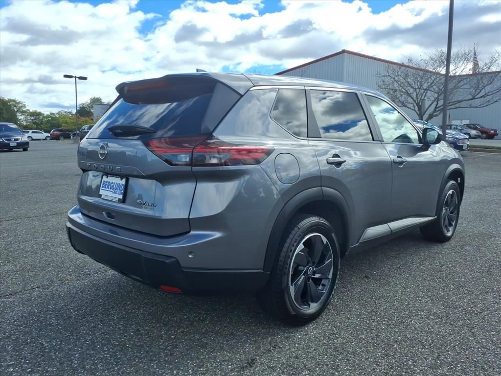 Used 2024 Nissan Rogue SV image 6