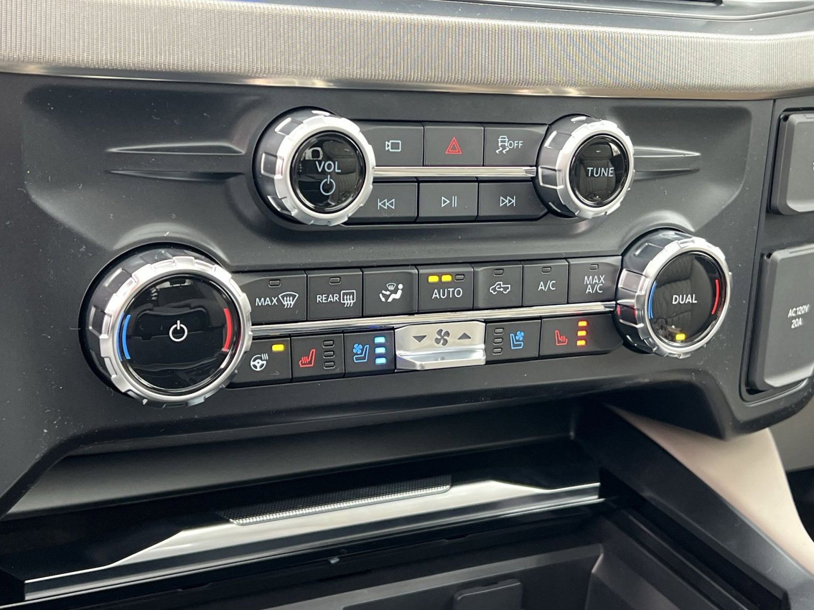 New 2026 Ford F250 Platinum w/ Platinum Plus Package image 21