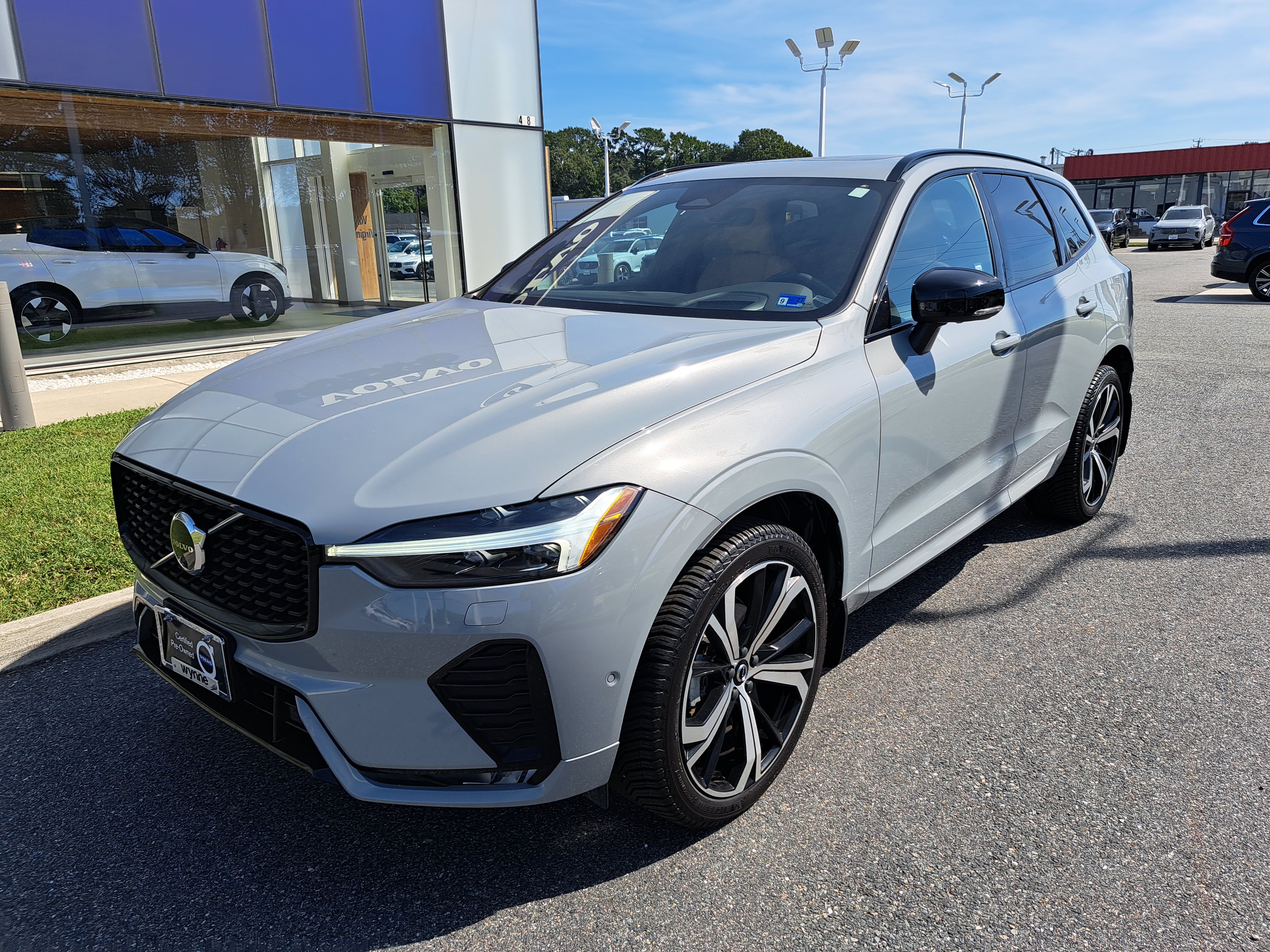 New 2024 Volvo XC60 B5 Ultimate w/ Protection Package Premier AWD/4WD image 2