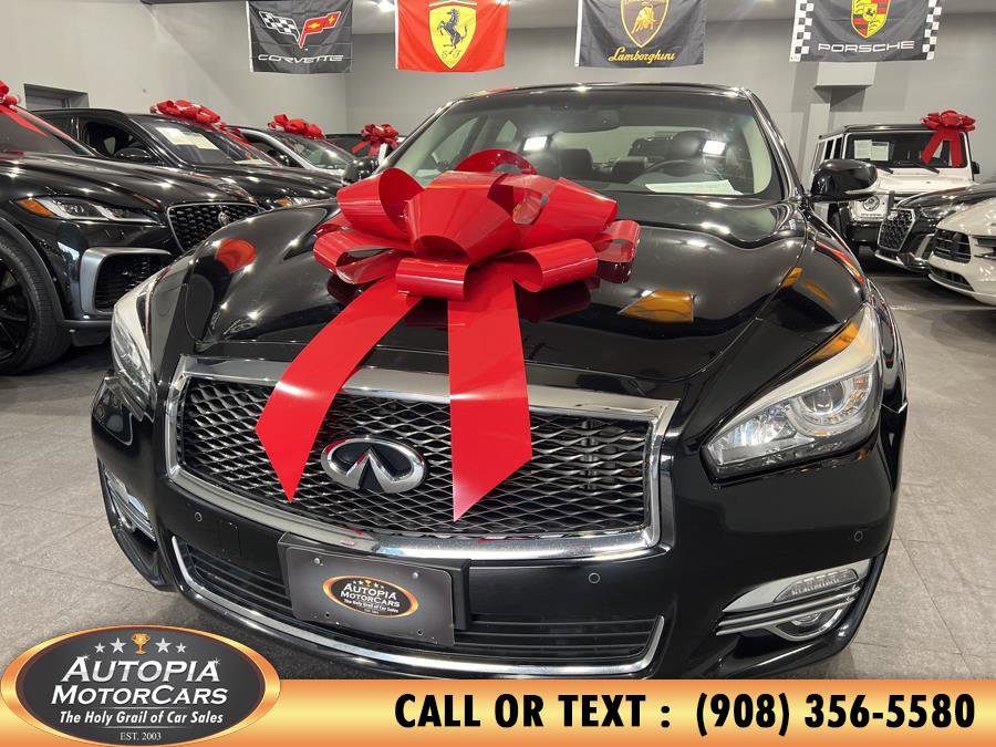 Used 2017 INFINITI Q70 3.7 image 1