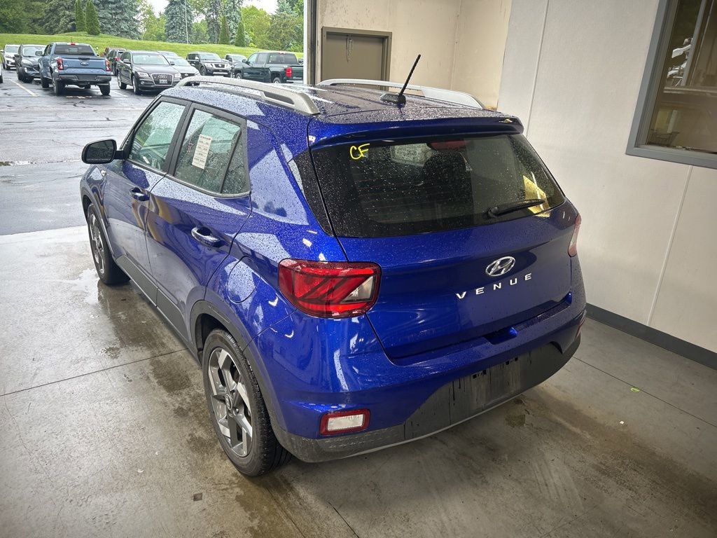 Certified 2025 Hyundai Venue SEL FWD image 6
