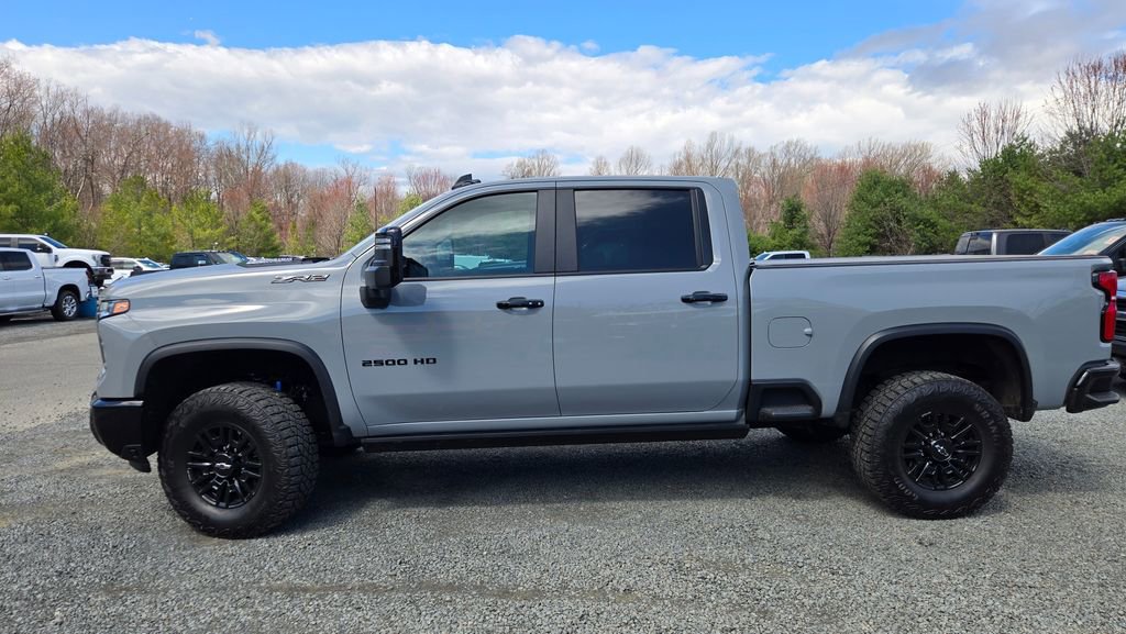 Used 2024 Chevrolet Silverado 2500 ZR2 w/ Technology Package image 4