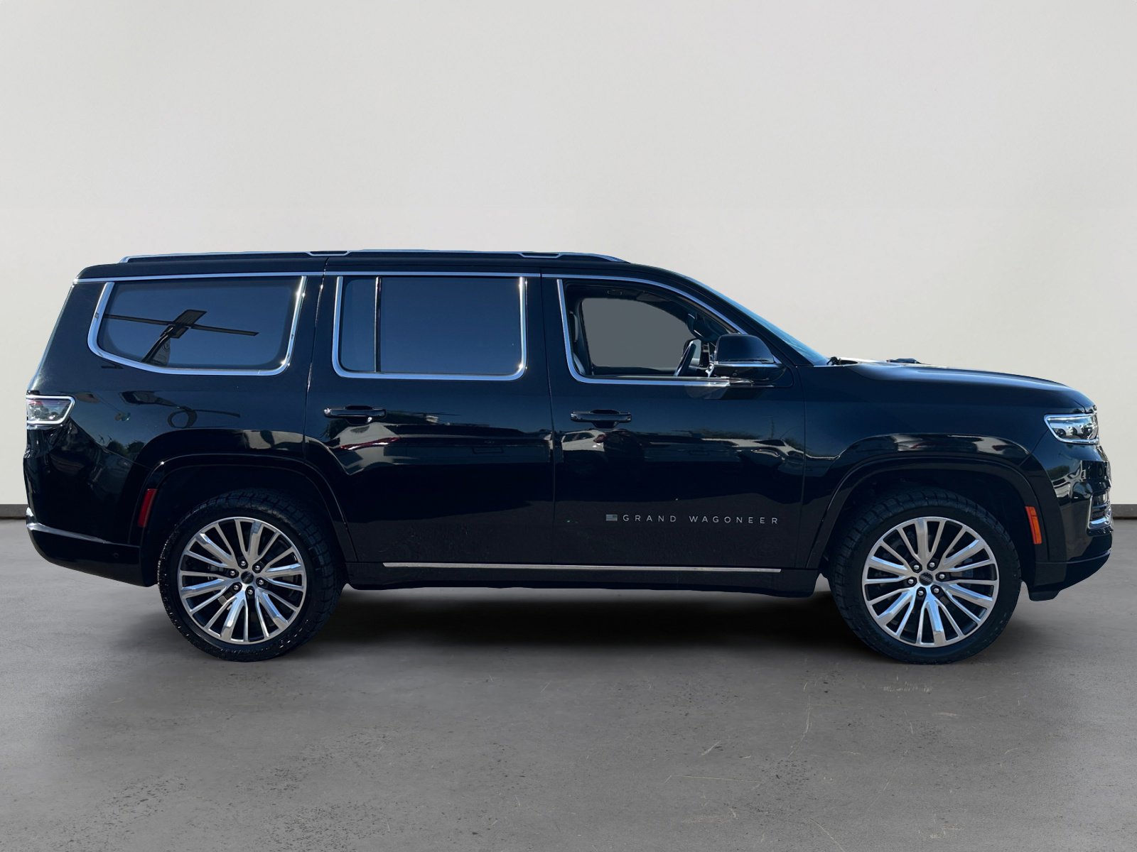 Used 2023 Jeep Grand Wagoneer Series III image 6