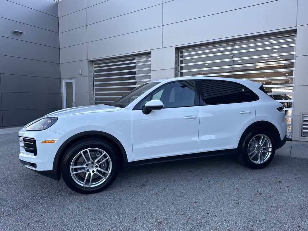 Used 2024 Porsche Cayenne w/ Premium Package AWD/4WD image 3