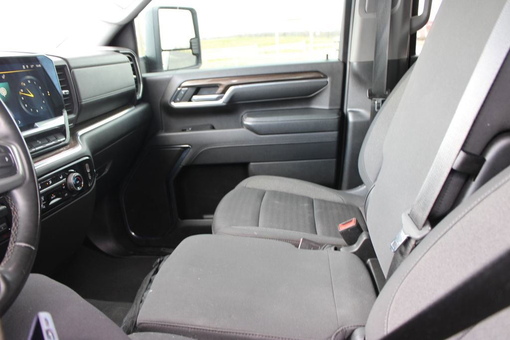 Used 2024 Chevrolet Silverado 2500 LT image 45