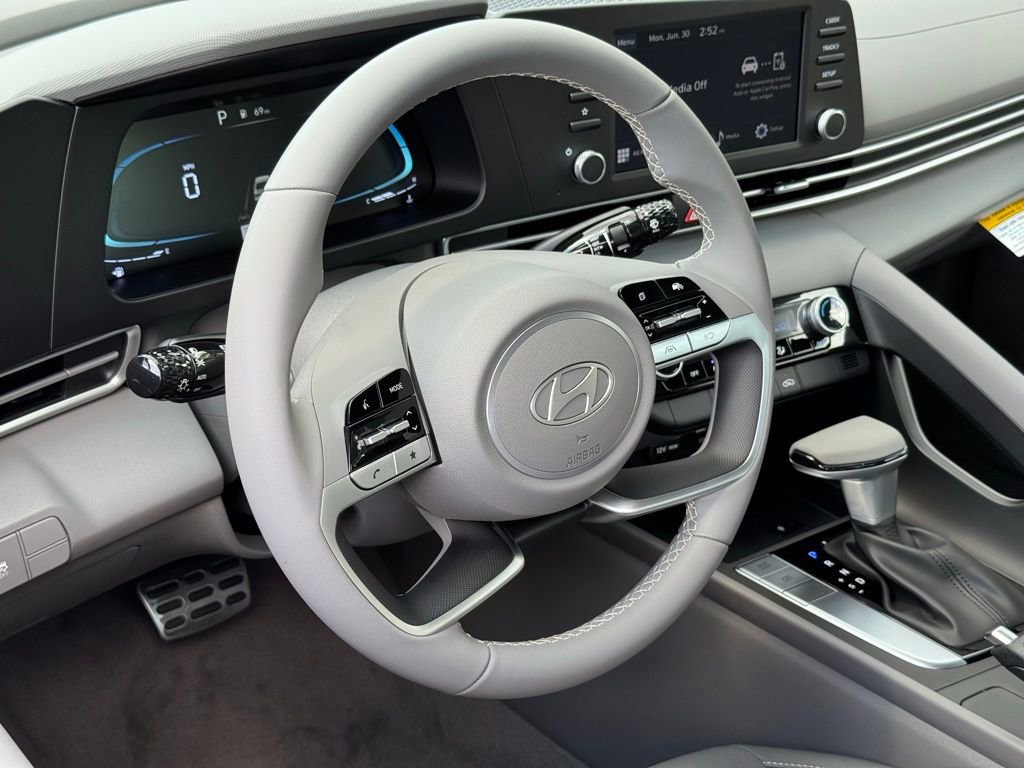 Used 2025 Hyundai Elantra Sport image 15