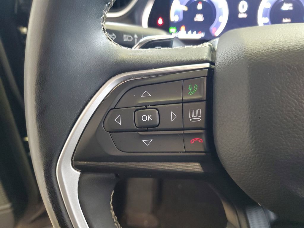 Used 2023 Jeep Grand Cherokee Laredo w/ Luxury Tech Group I image 12