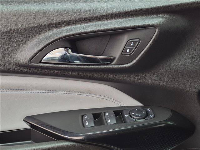 Used 2025 Chevrolet Trax LT FWD image 11