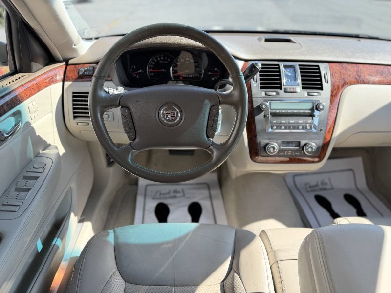 Used 2006 Cadillac DTS w/ Trunk Convenience Package FWD image 11