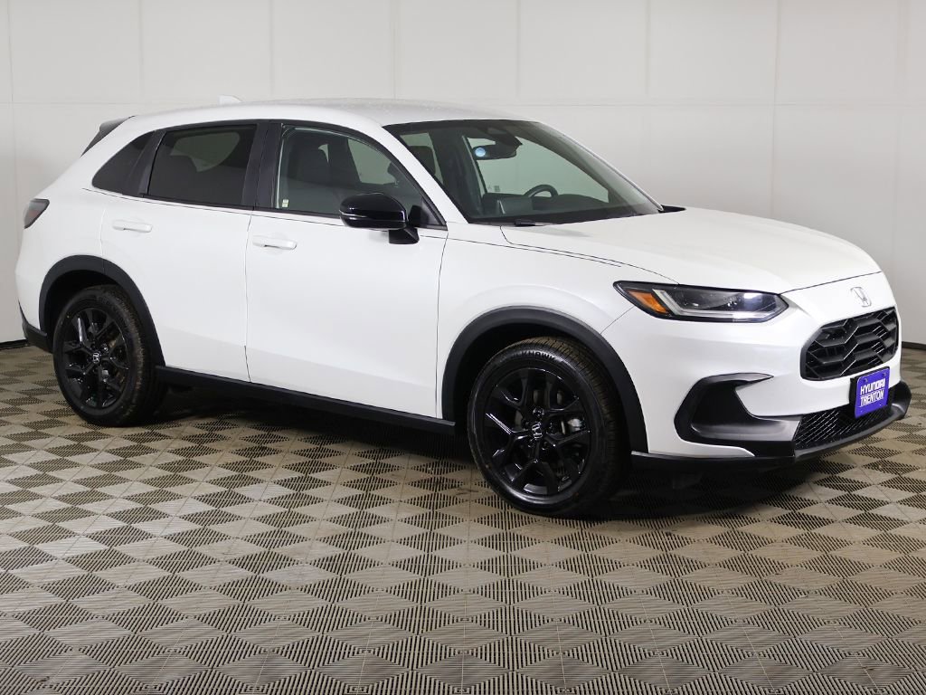 Used 2023 Honda HR-V Sport image 2