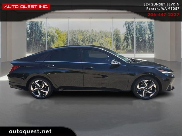 Used 2023 Hyundai Elantra Limited w/ Cargo Package FWD image 4