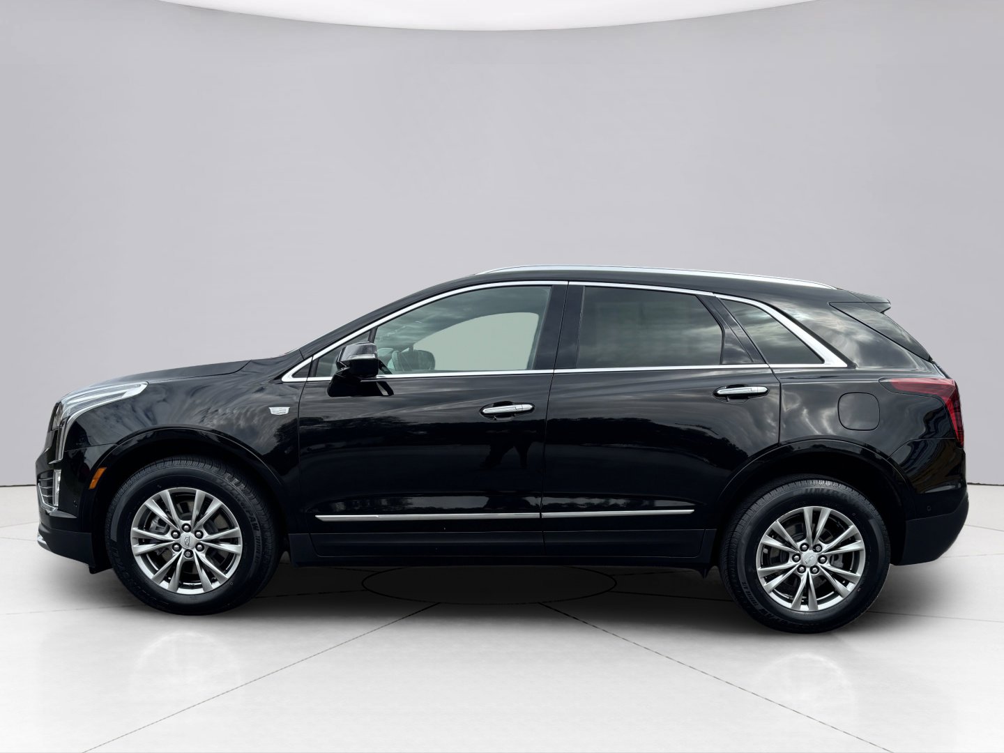 Used 2022 Cadillac XT5 Premium Luxury w/ Technology Package image 2